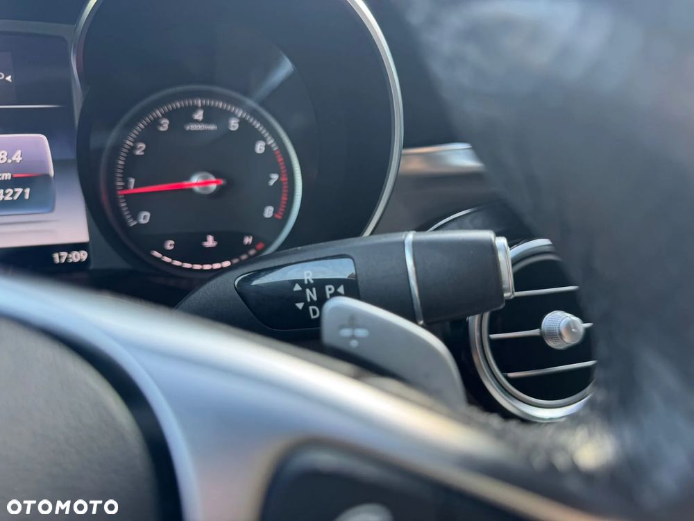 Mercedes-Benz GLC 300 Coupe 4Matic 9G-TRONIC AMG Line - 26