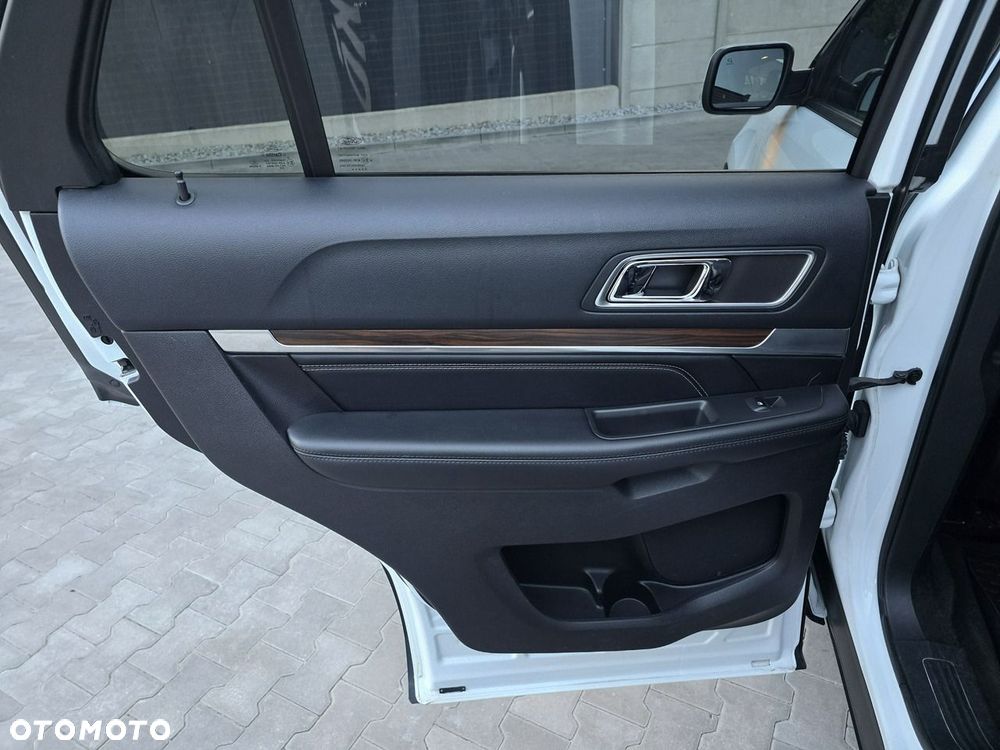Ford Explorer - 35
