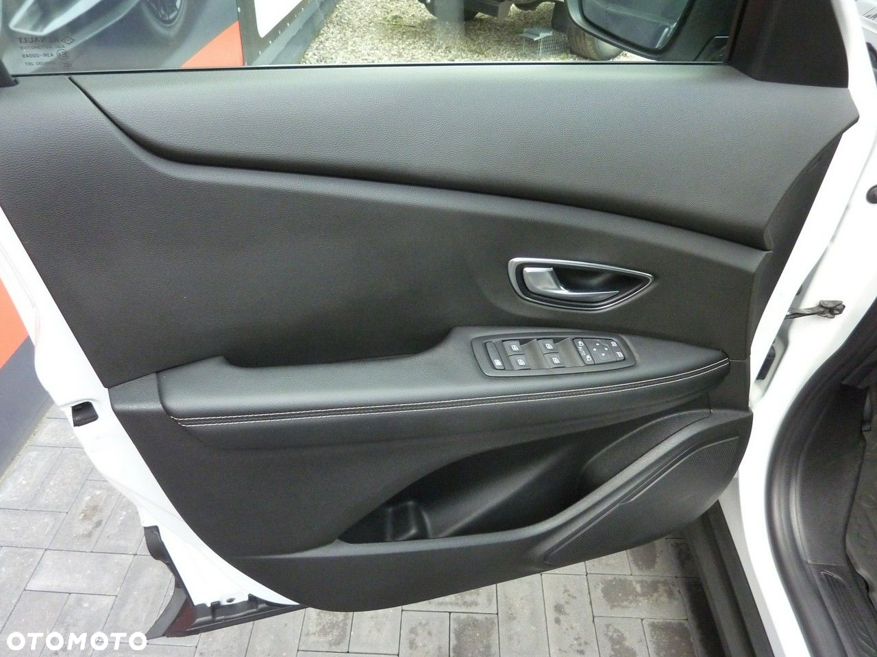Renault Grand Scenic - 26