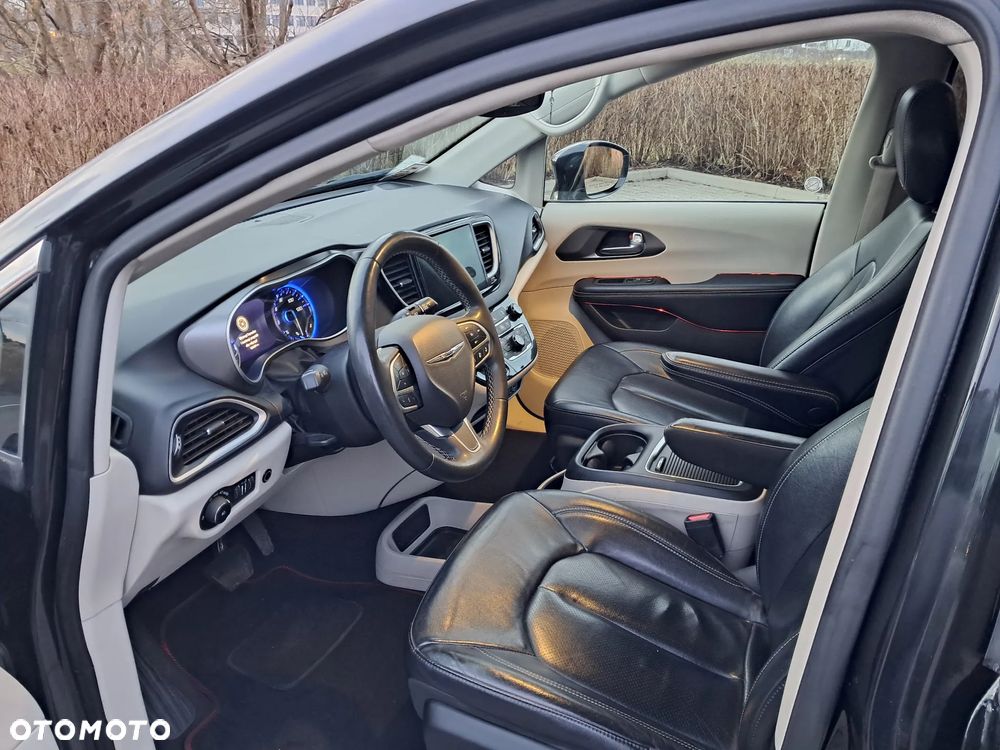 Chrysler Pacifica - 27