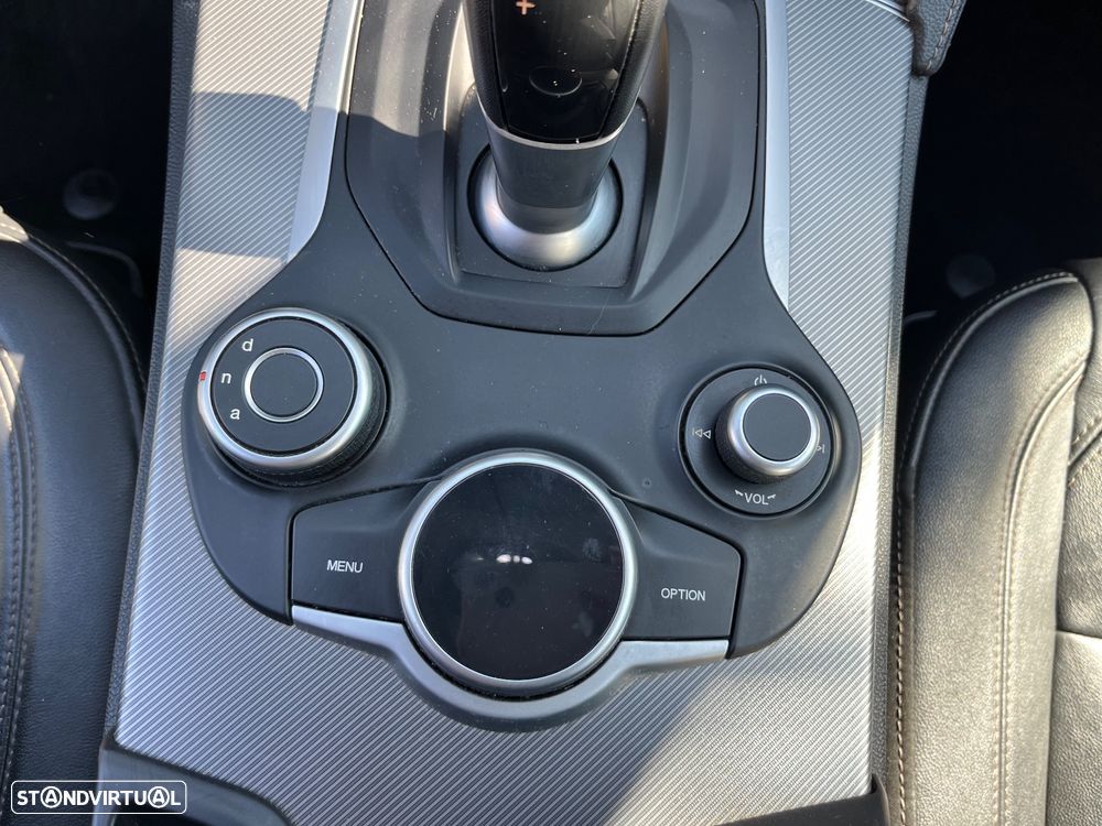 Alfa Romeo Stelvio 2.2 D Super AT8 - 36