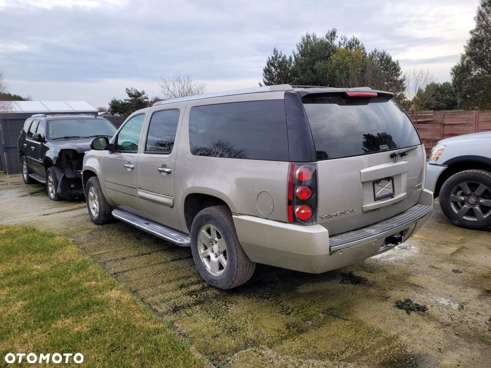 GMC Yukon - 8