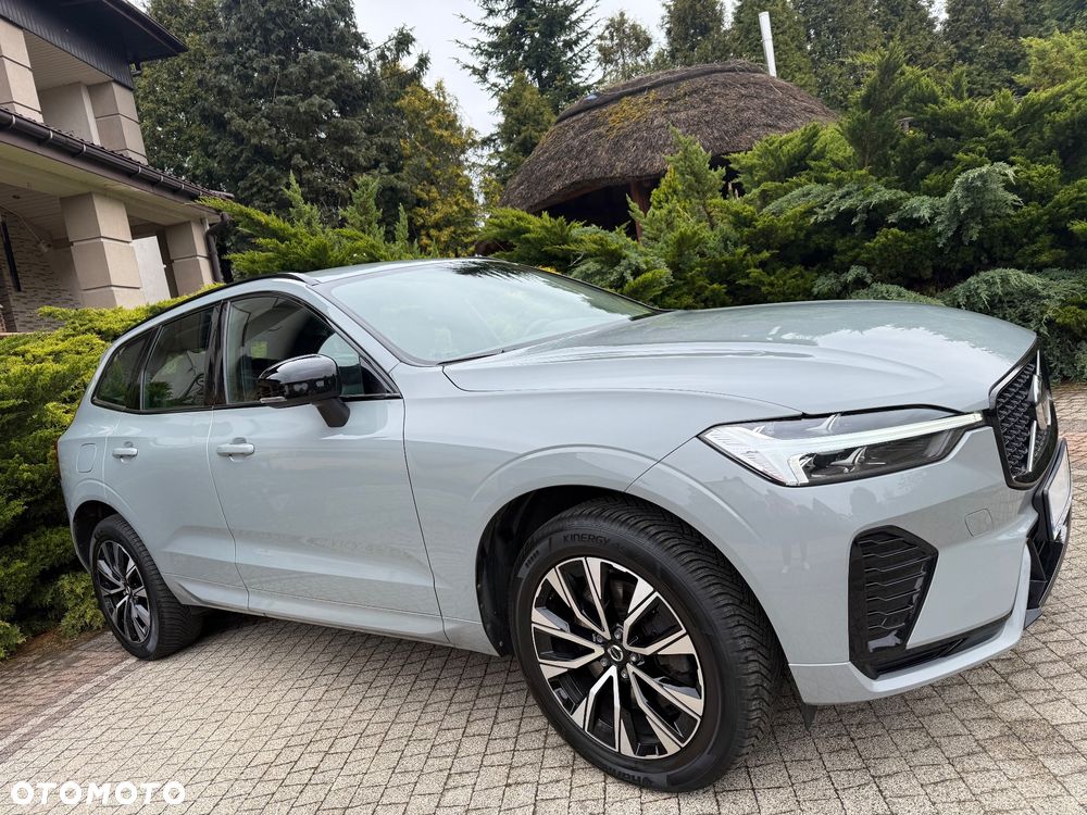 Volvo XC 60 B4 D Plus Dark - 24