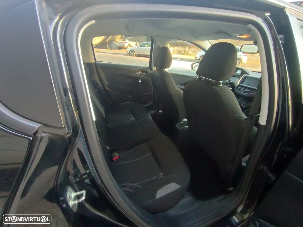 Peugeot 208 1.4 HDi Allure - 21