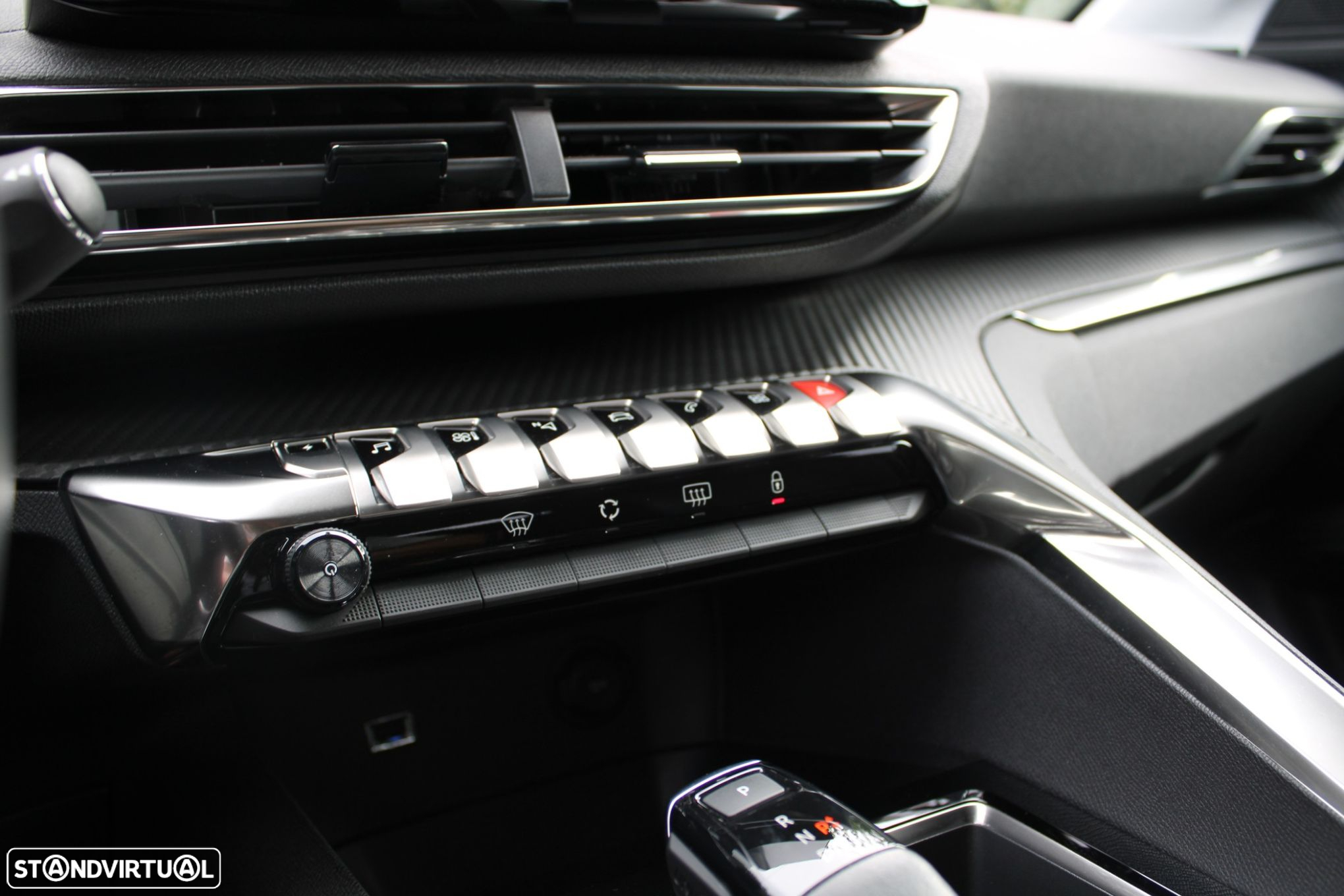 Peugeot 3008 1.6 Hybrid Allure e-EAT8 - 29