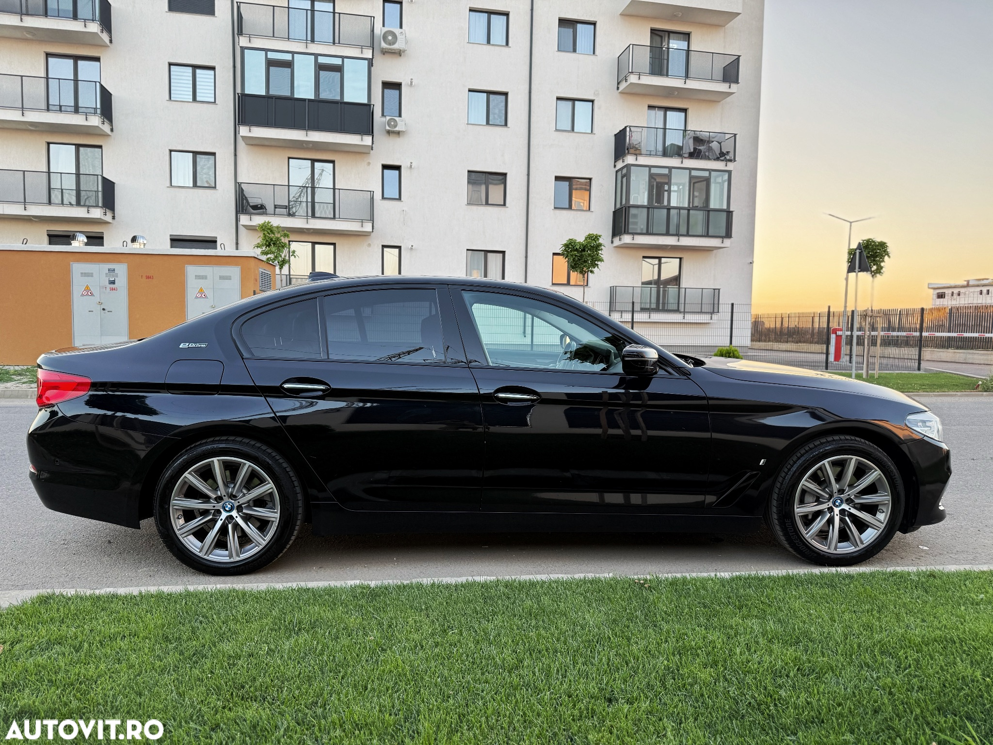 BMW Seria 5 530e Aut. - 4