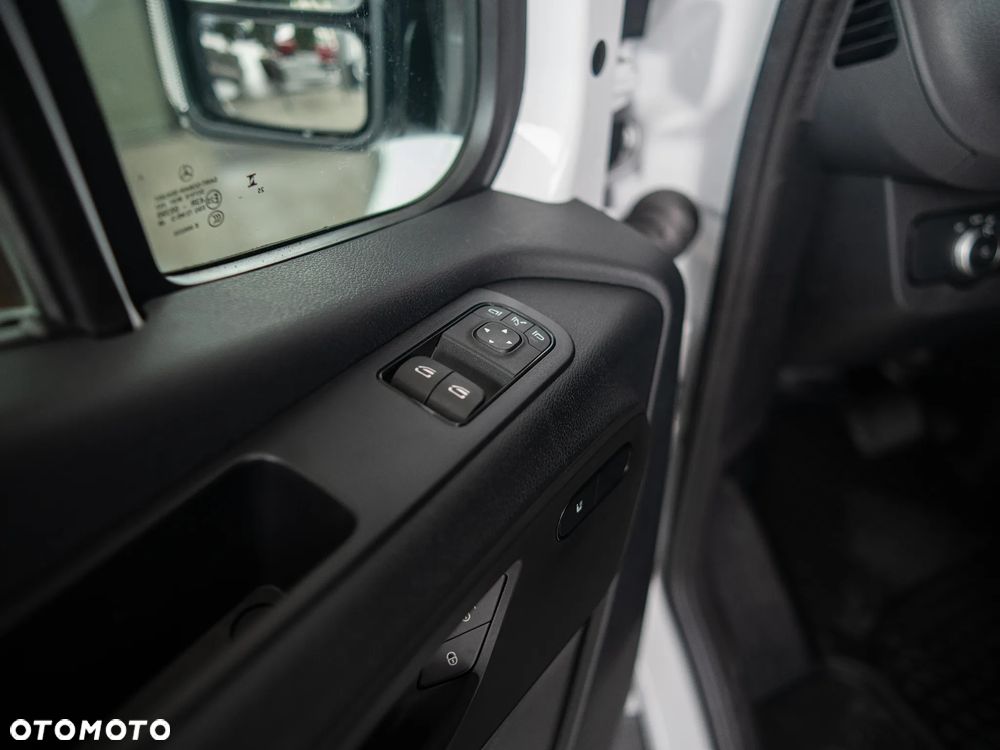 Mercedes-Benz Sprinter - 10