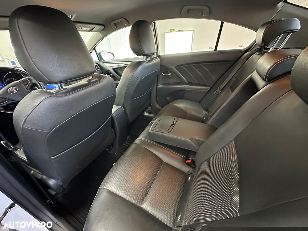 Toyota Avensis 2.0 D-4D Luxury - 9