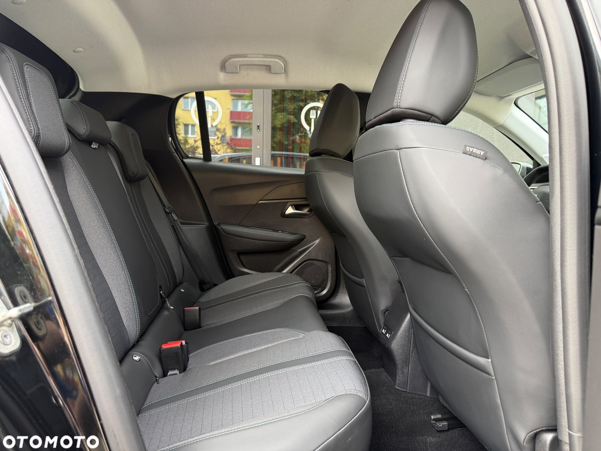 Peugeot 208 PureTech 100 EAT8 Allure Pack - 23