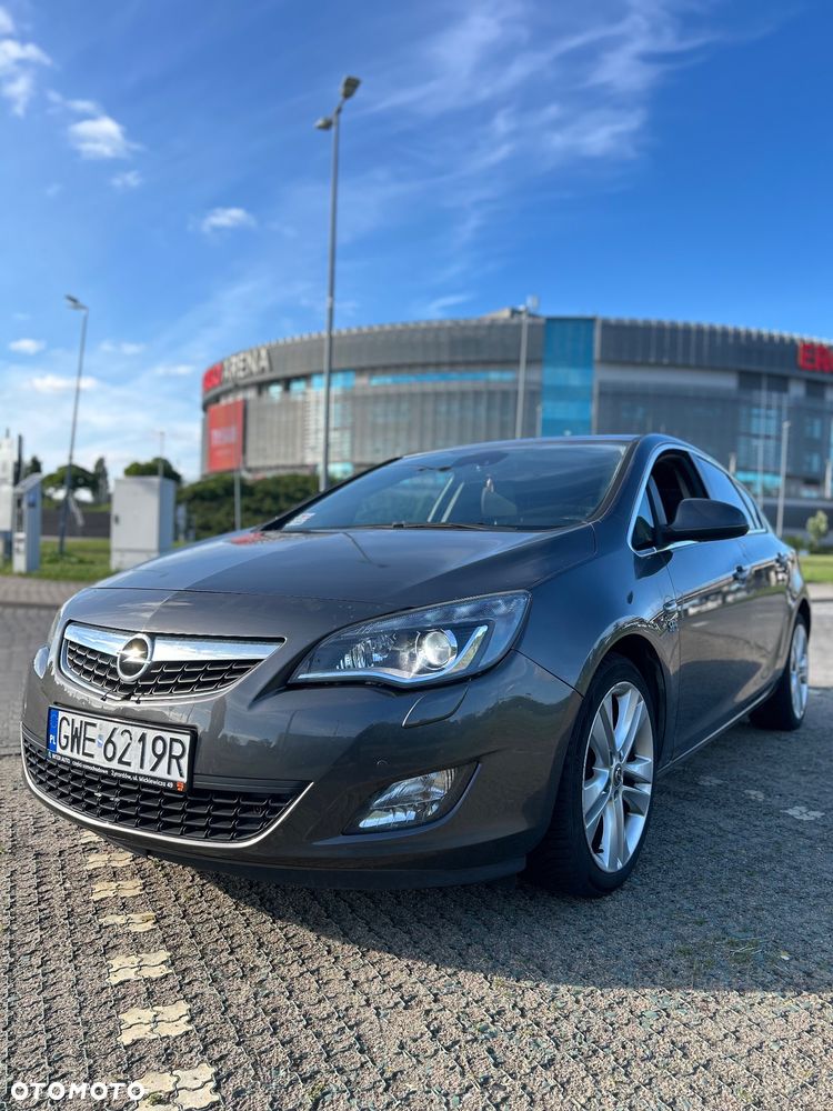 Opel Astra 1.6 T Cosmo - 1