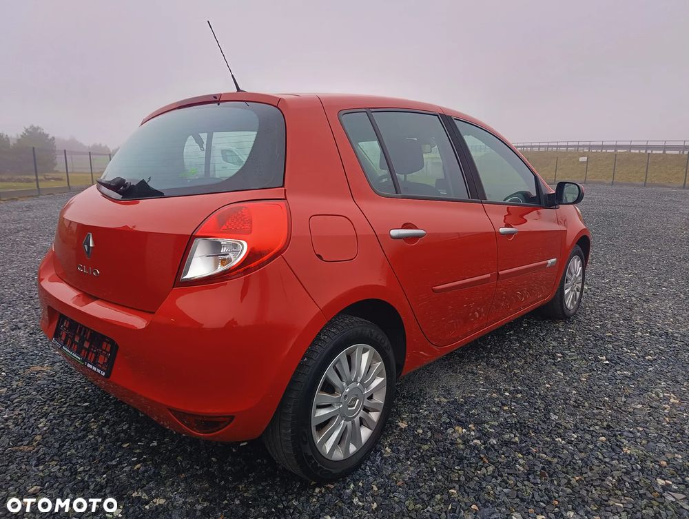 Renault Clio - 9