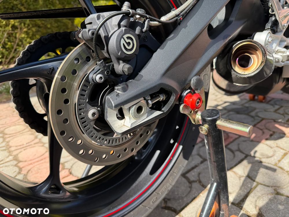 Triumph Street Triple - 8