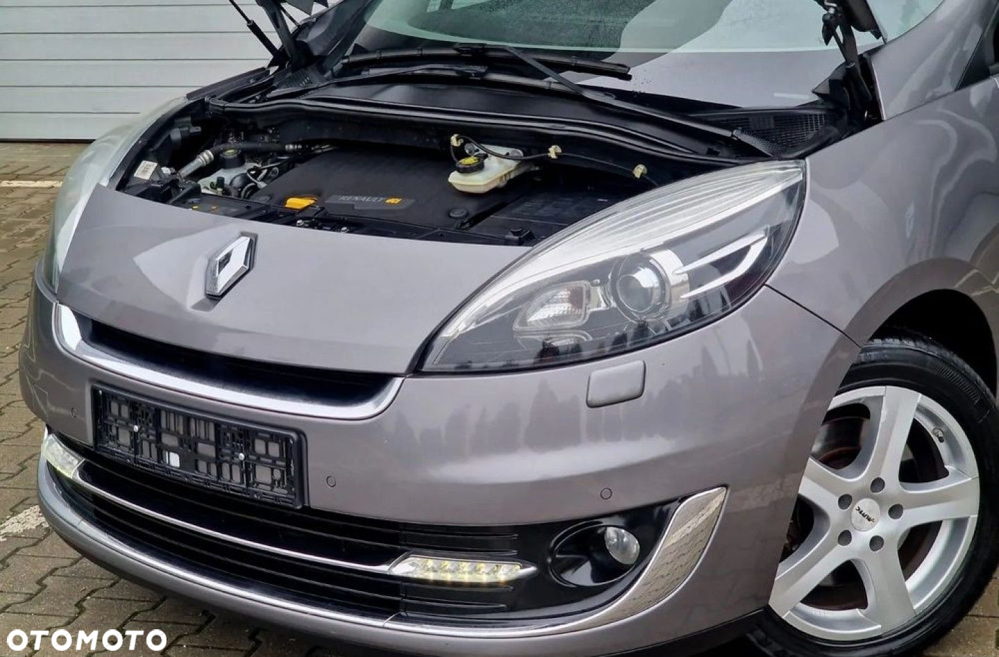 Renault Grand Scenic - 32