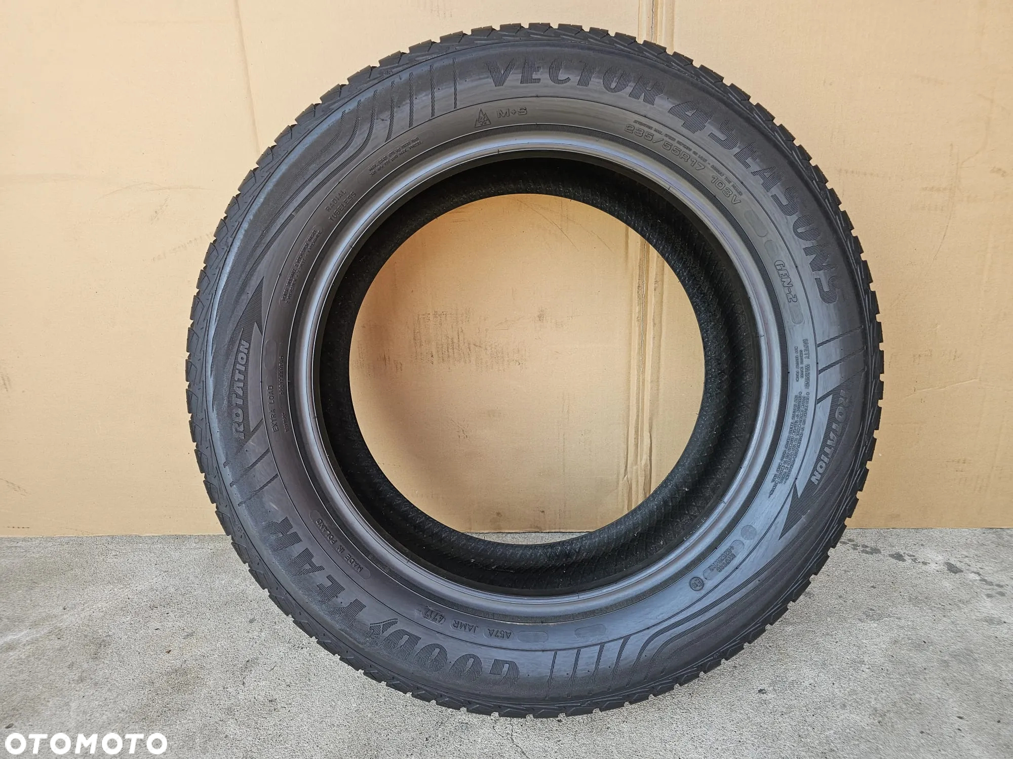 (O127) 235/55R17 103V 7,7mm 17r XL / GoodYear Vector 4Seasons - 4