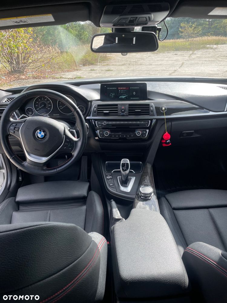 BMW Seria 3 328i xDrive Sport Line - 13
