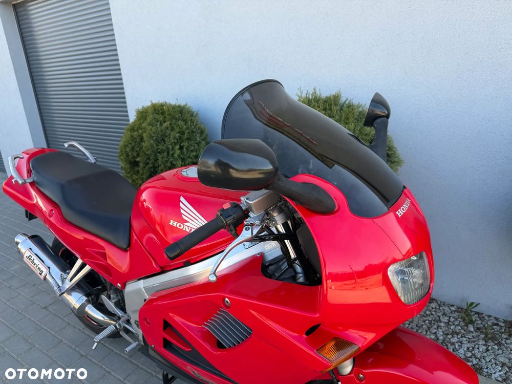 Honda VFR - 13