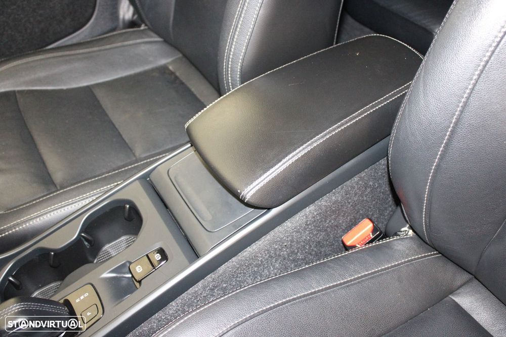 Volvo XC 40 2.0 D3 Geartronic - 26