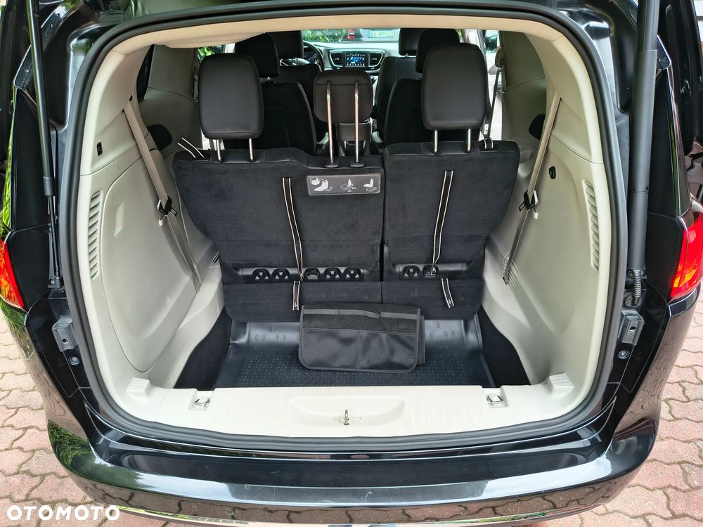 Chrysler Pacifica - 23