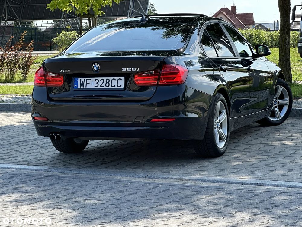 BMW Seria 3 328i xDrive Luxury Line - 17