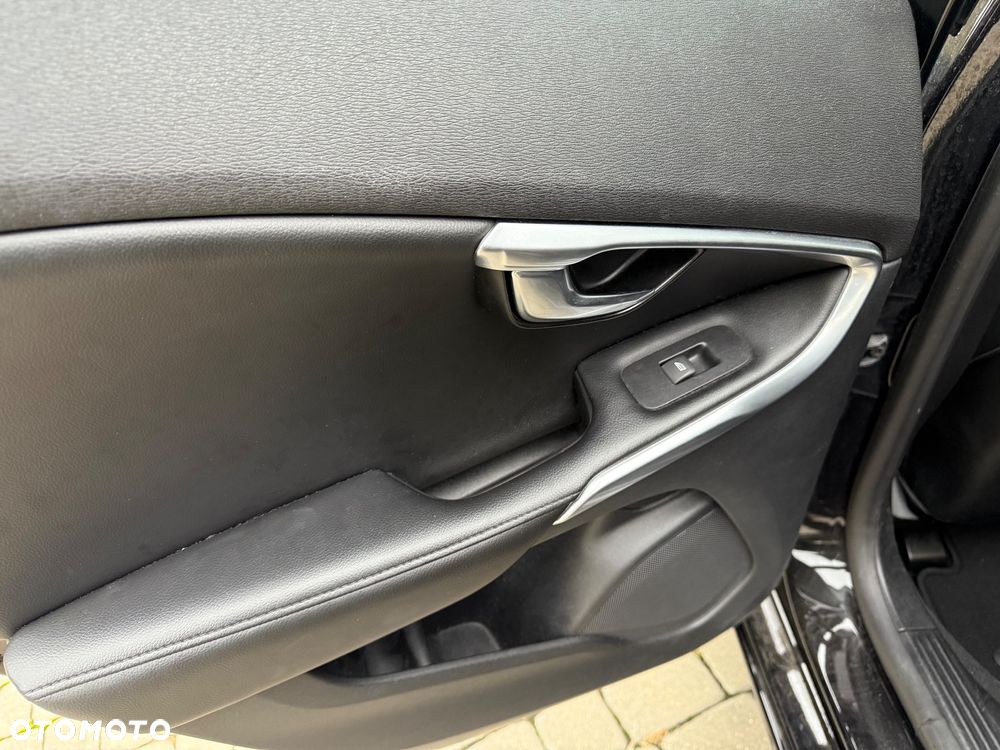 Volvo V40 D3 Inscription - 24