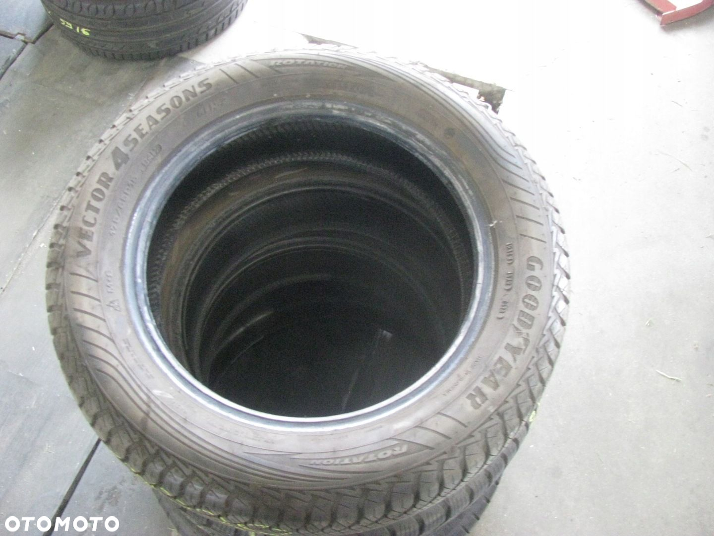 Opona całoroczna Goodyear Vector 4SEASONS GEN-2 175/65R15 84 H - 2
