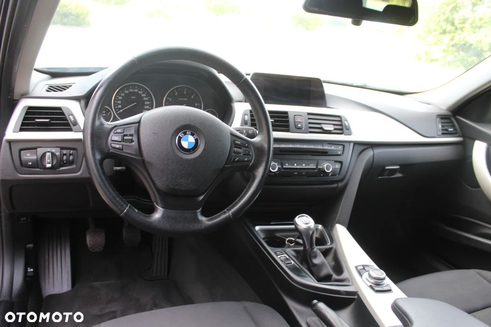 BMW Seria 3 318d - 11