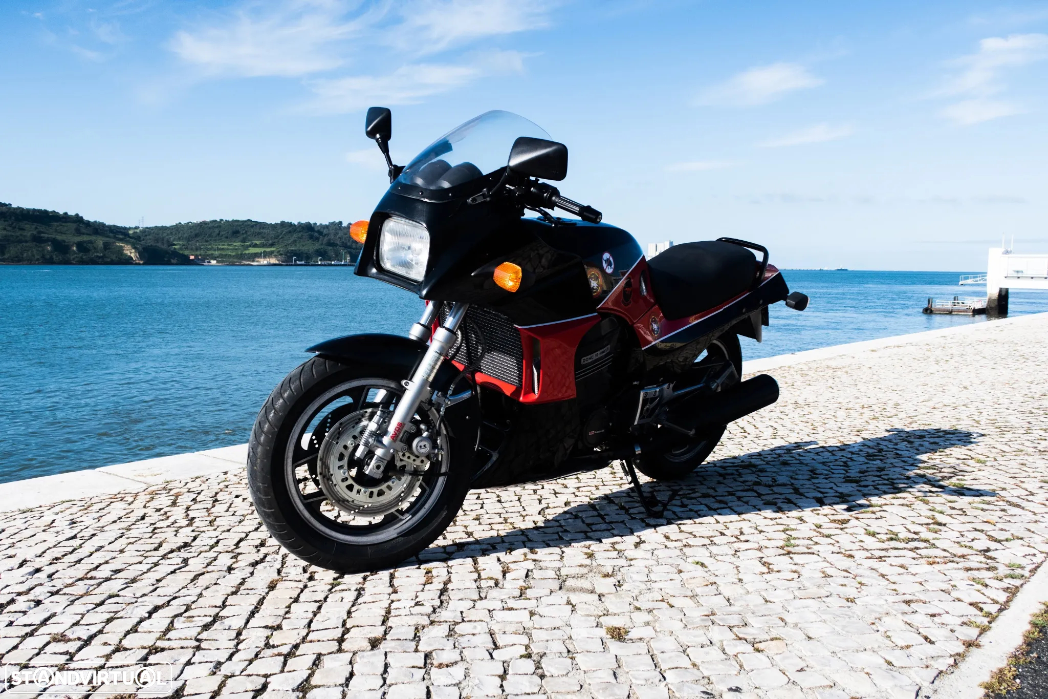 Kawasaki GPZ 900R - 2