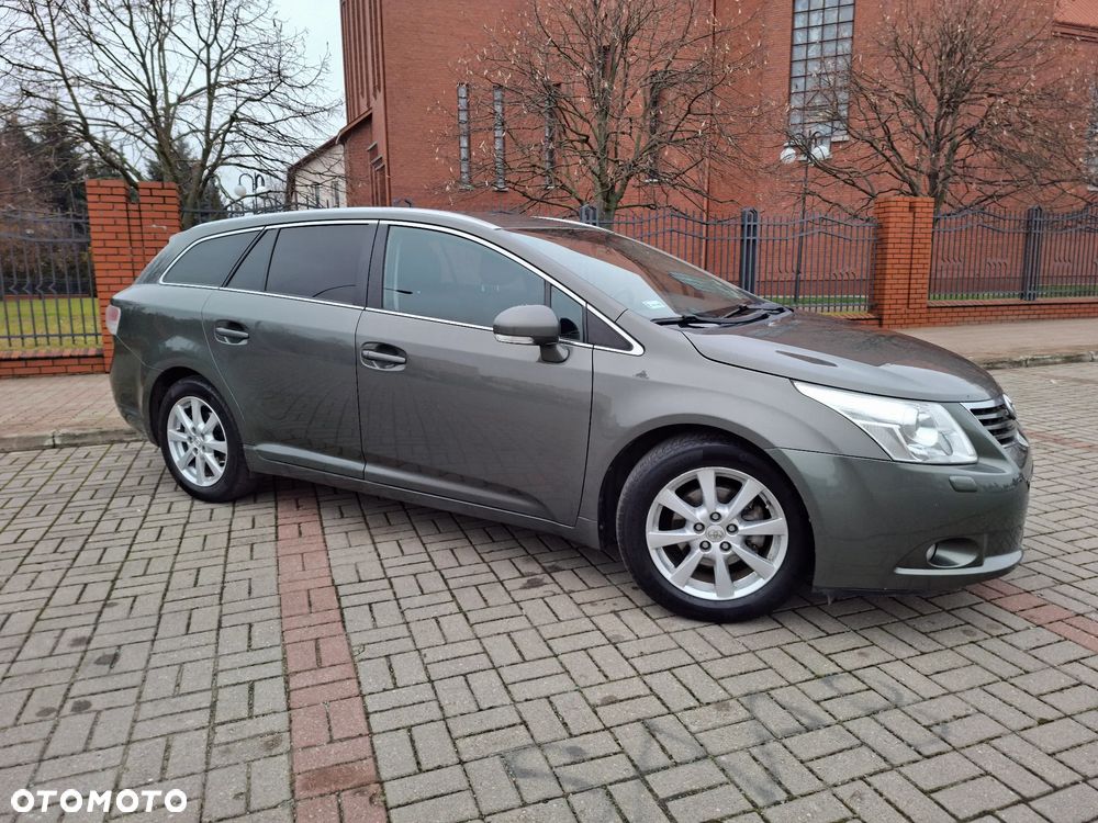 Toyota Avensis 2.0 Sol plus NAVI - 2