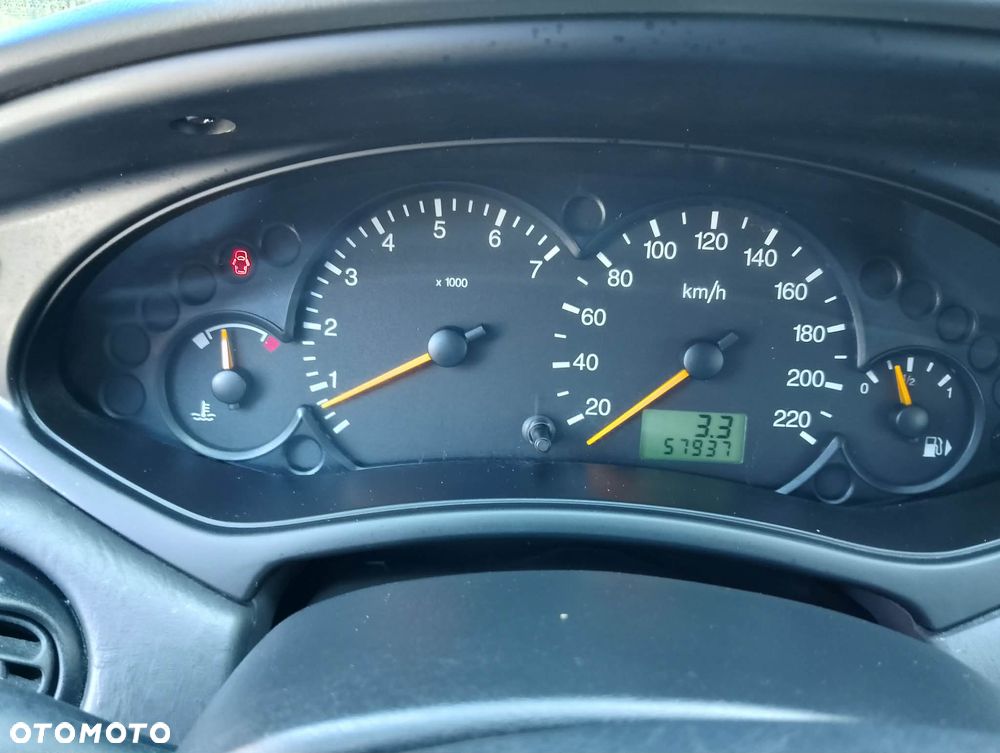 Ford Focus Ghia - 17