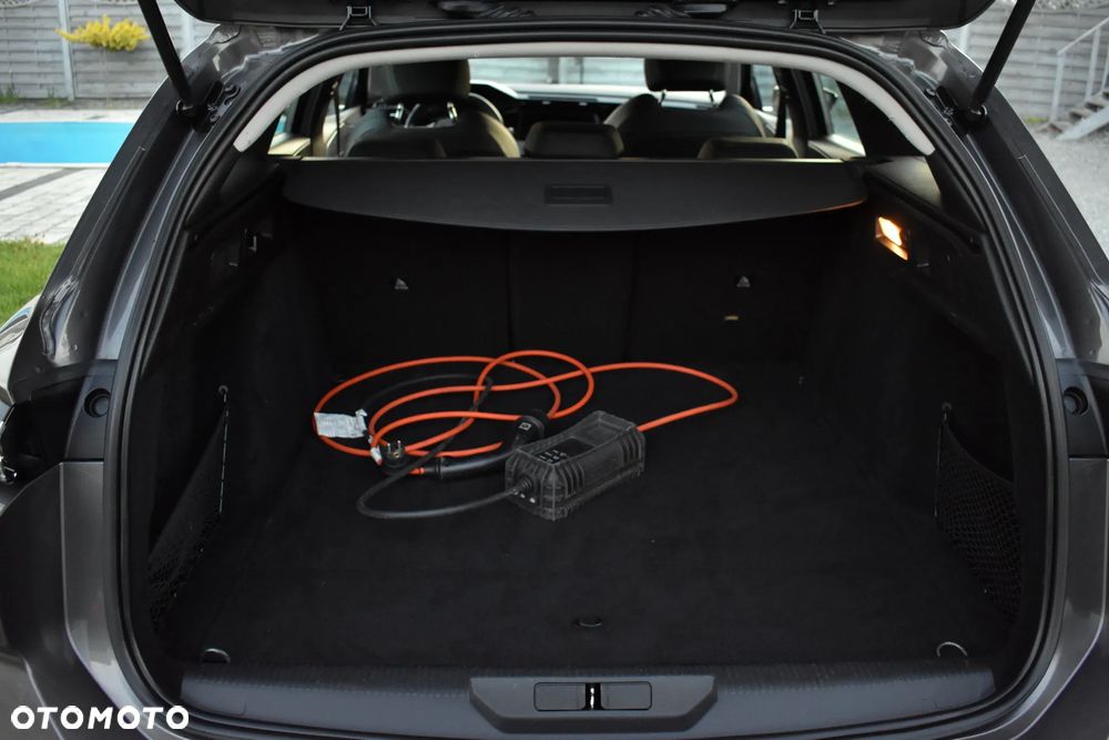 Peugeot 308 180 e-EAT8 GT - 33
