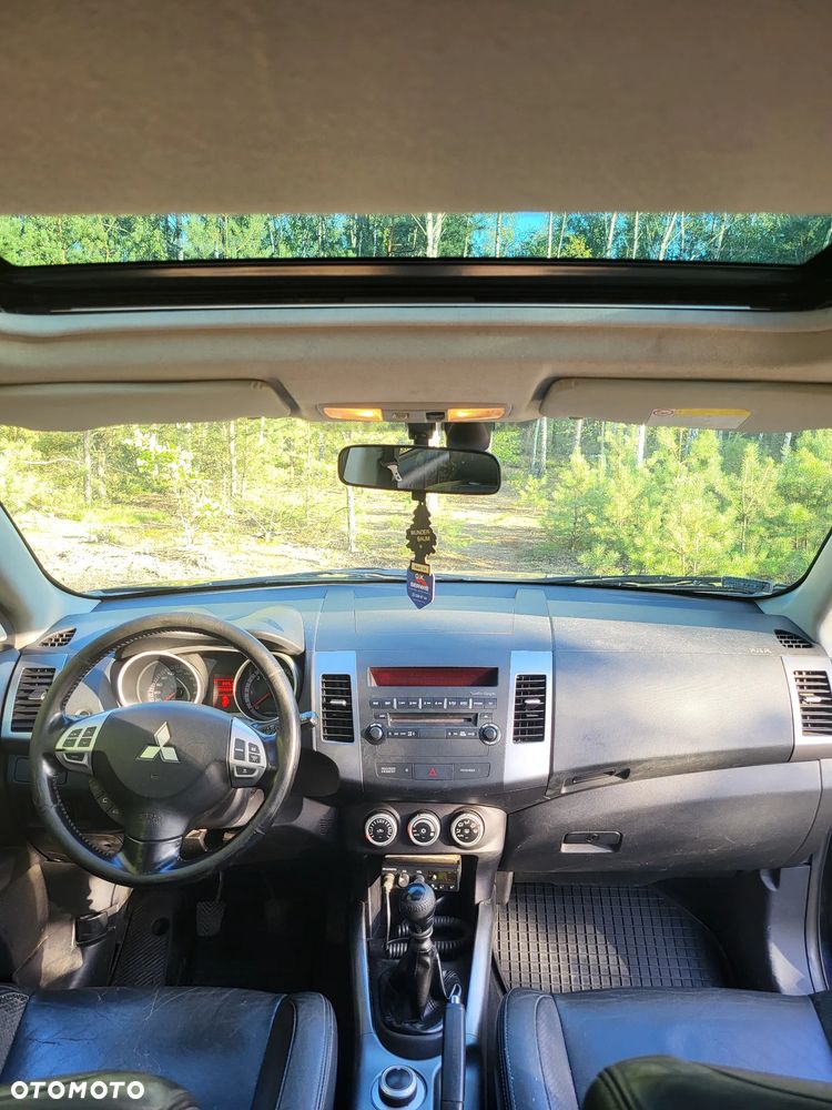 Mitsubishi Outlander 2.0 DID Instyle NAVI - 8