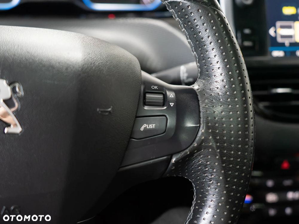 Peugeot 2008 1.2 Pure Tech GPF Allure S&S EAT6 - 14