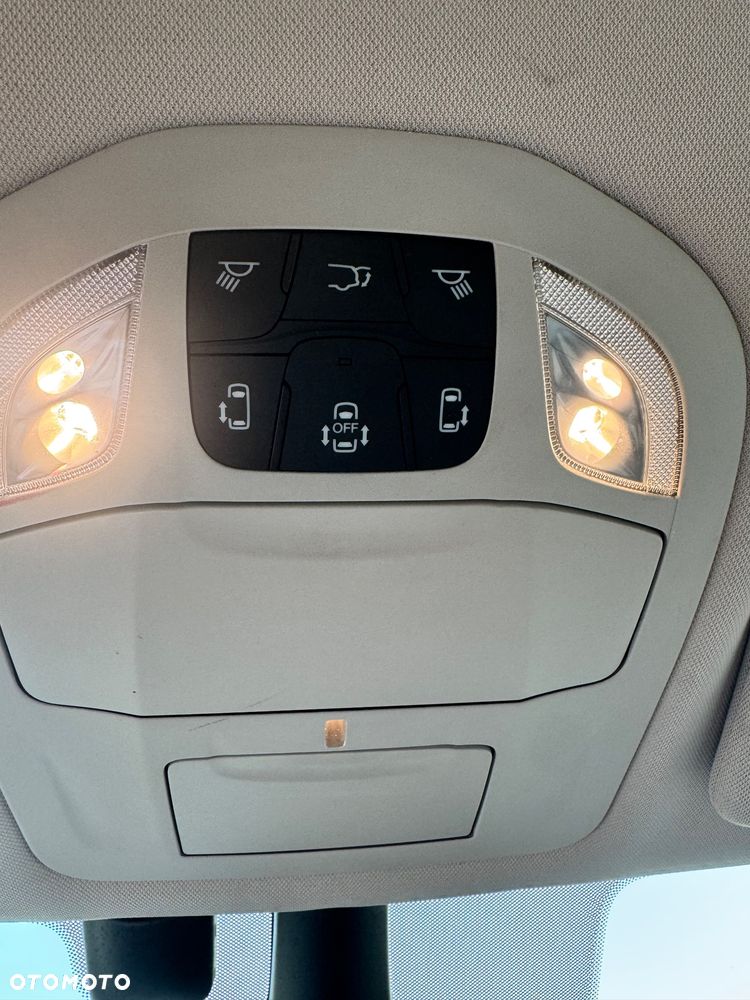 Chrysler Pacifica - 12