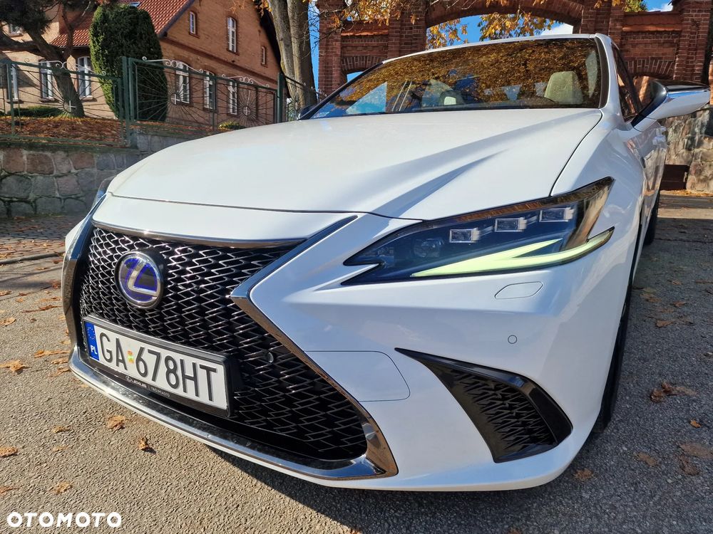 Lexus ES 300h F Sport Edition - 10