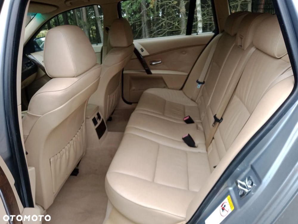 BMW Seria 5 525d Touring Edition Lifestyle - 12