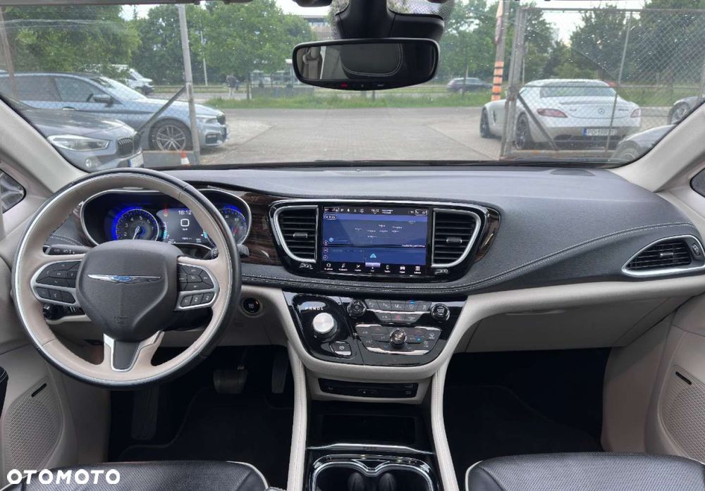 Chrysler Pacifica - 31