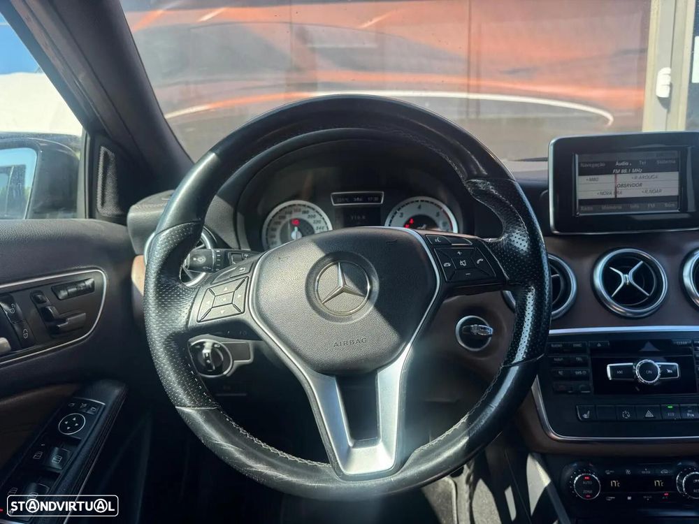 Mercedes-Benz A 220 - 35