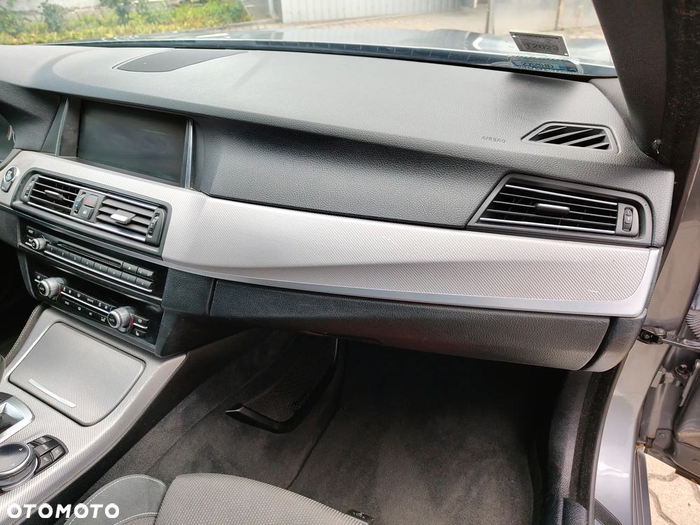 BMW Seria 5 525d xDrive - 8