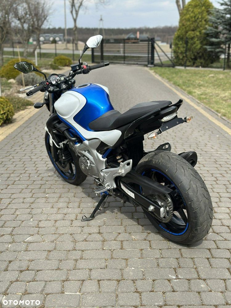 Suzuki Gladius - 5