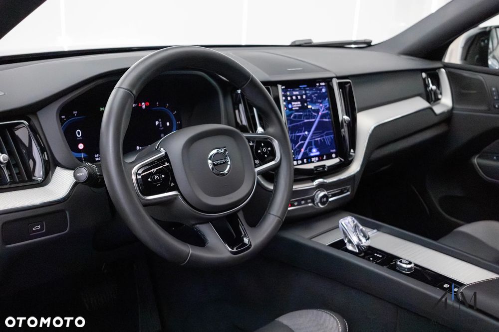 Volvo XC 60 B4 D AWD Plus Dark - 12