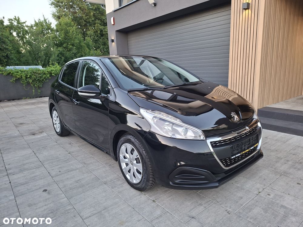 Peugeot 208 - 1