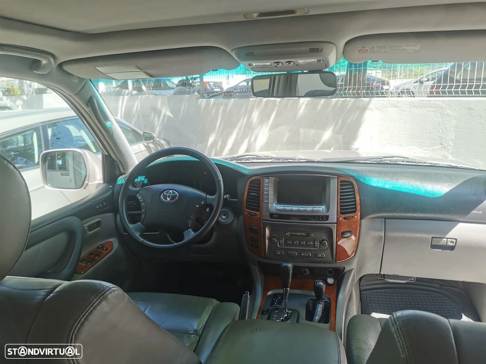 Toyota Land Cruiser - 5