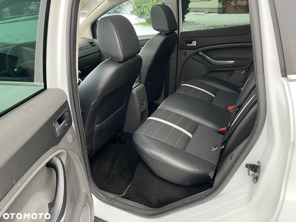 Ford Kuga 2.0 TDCi 4x4 Titanium - 11