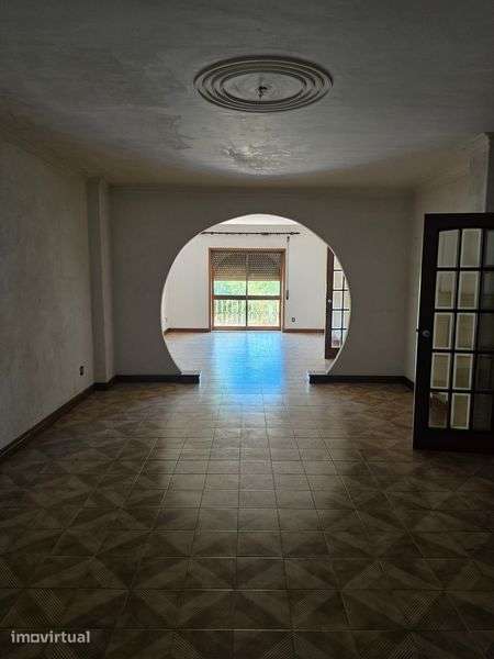 Moradia T4 com Jardim, Garagem para 3 Carros e Quintal | Pedrouços - Grande imagem: 3/8