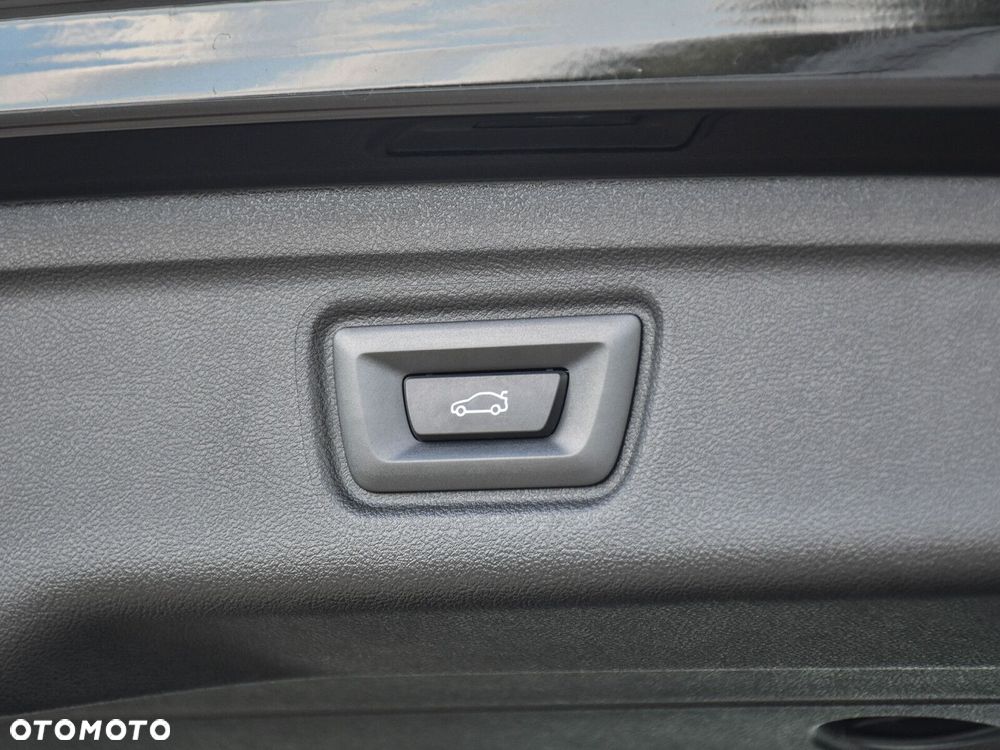 BMW Seria 3 330i xDrive M Sport - 29