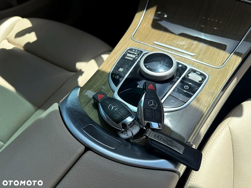 Mercedes-Benz GLC 300 4Matic 9G-TRONIC AMG Line - 10