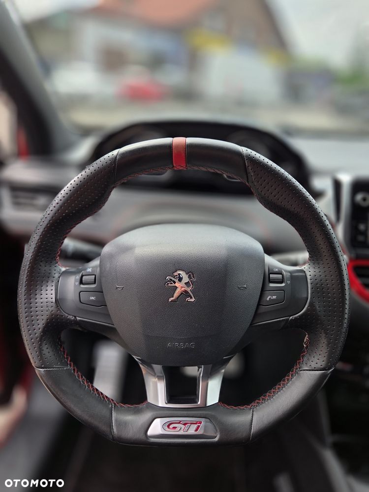 Peugeot 208 1.6 THP GTi - 17