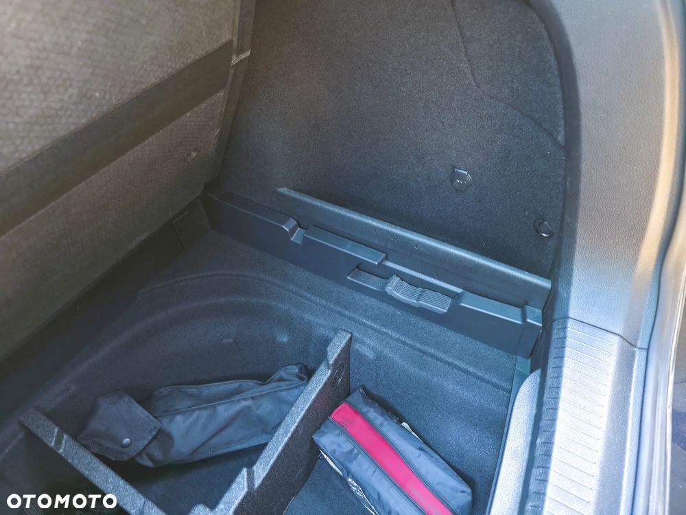 Volkswagen Golf 2.0 TDI BlueMotion Technology Lounge - 19
