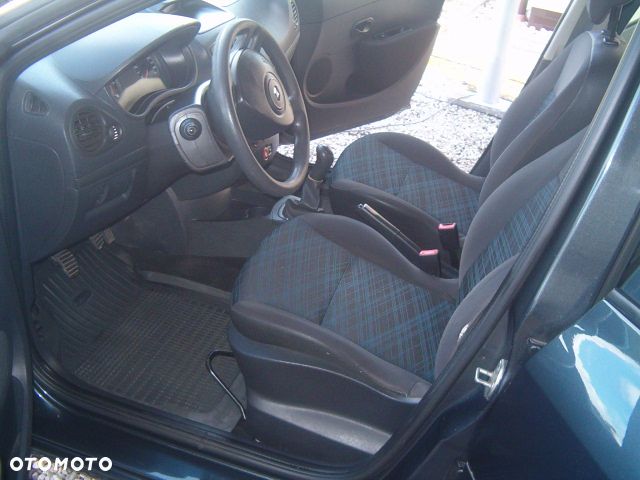 Renault Clio - 10