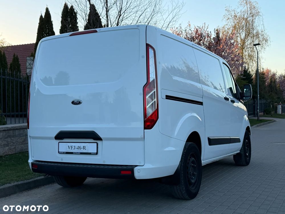 Ford CUSTOM - 8